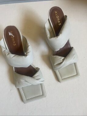 ALOHAS Twist Strap kitten heel Sandals  in Ice White US 8.5